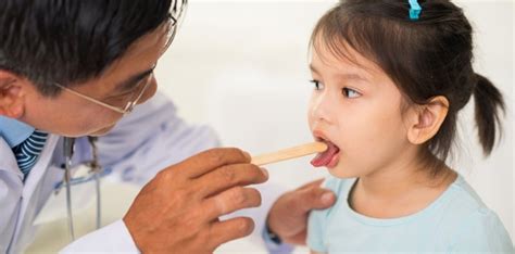 Tonsilitis: Sanhi, sintomas, at gamot sa tonsil na namamaga.